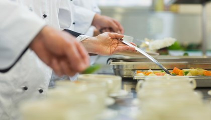 【独家】华北理工食堂疑似吃出鼠头,餐饮公司回应:食材由校方提供